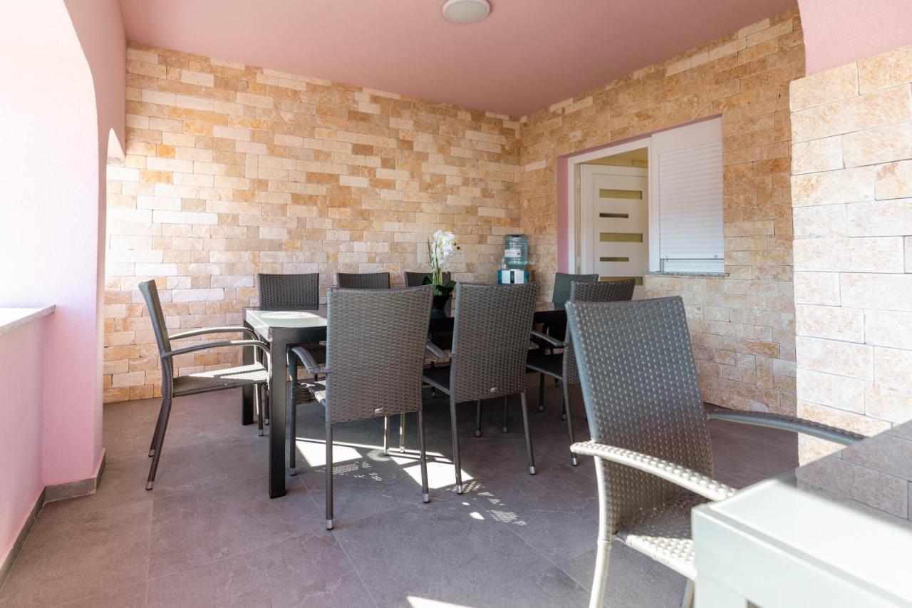 Apartman Laura Vir Extérieur photo