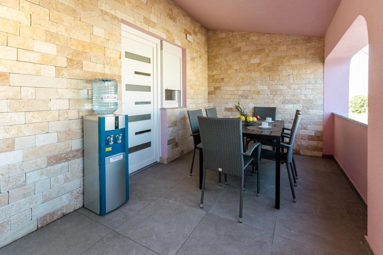 Apartman Laura Vir Extérieur photo